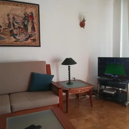 Apartamento 2 Quartos, 2 Casas De Banho E Grande Sala *