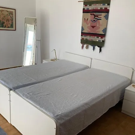 Daire Apartamento 2 Quartos, 2 Casas De Banho E Grande Sala *