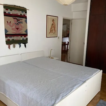 Apartamento 2 Quartos, 2 Casas De Banho E Grande Sala